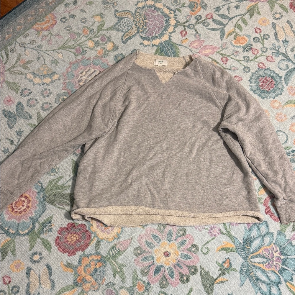 Aerie’s Gray Pullover Sweatshirt raw hem size medium